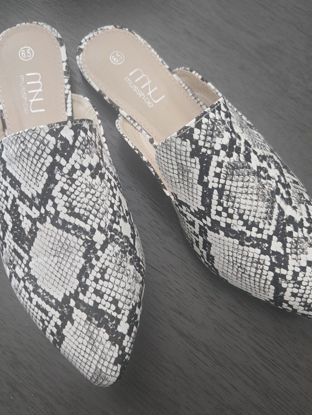 MUSSHOE Snakeskin Pointed Toe Mule Flats Black White Size 6.5 Like New - Picture 11 of 11